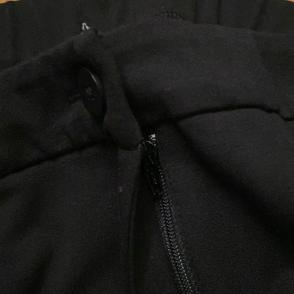 Eileen Fisher black women’s pants - size L - button closure - elastic back - Picture 6 of 11